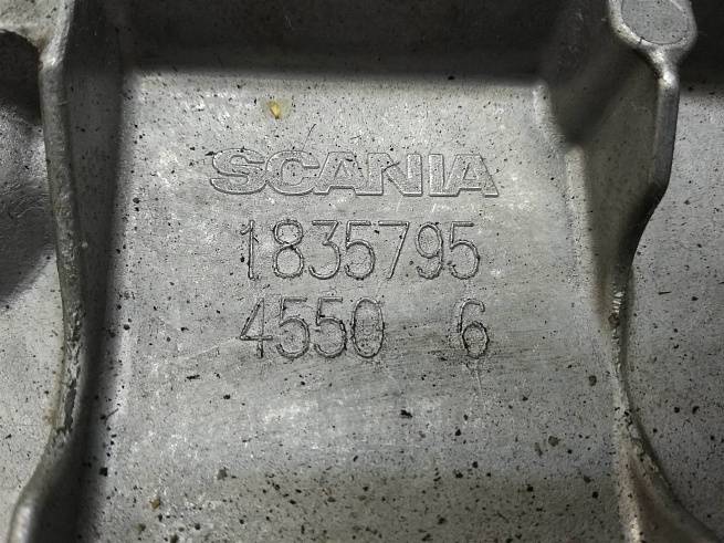 Крышка блока цилиндров Scania R-SERIE 2004> (УТ000032848) Scania (Скания) R-SERIE 2004> () б/у с разбора 1835795